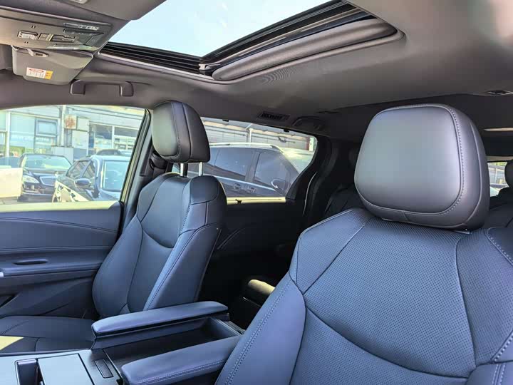 Toyota Sienna, 2024 — фото 9 из 9