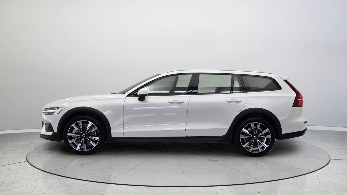 Volvo V60, 2024 — фото 3 из 12