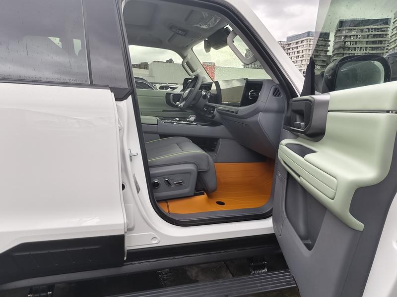 BAIC Beijing BJ40 Hybrid, 2025 — фото 11 из 12