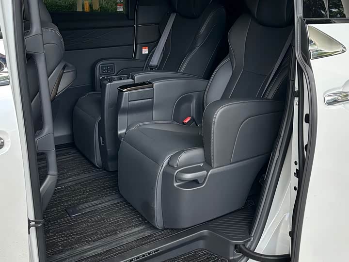 Toyota Alphard, 2025 — фото 4 из 9