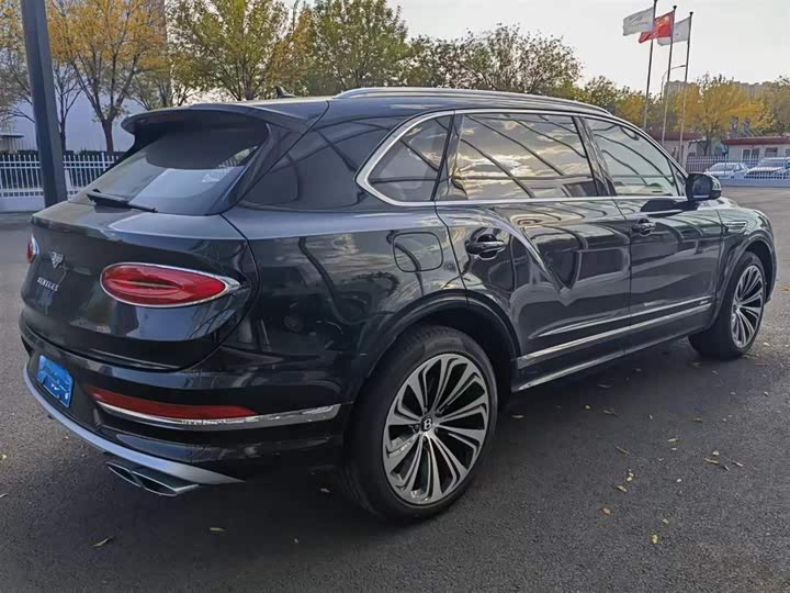 Bentley Bentayga, 2022 — фото 2 из 5