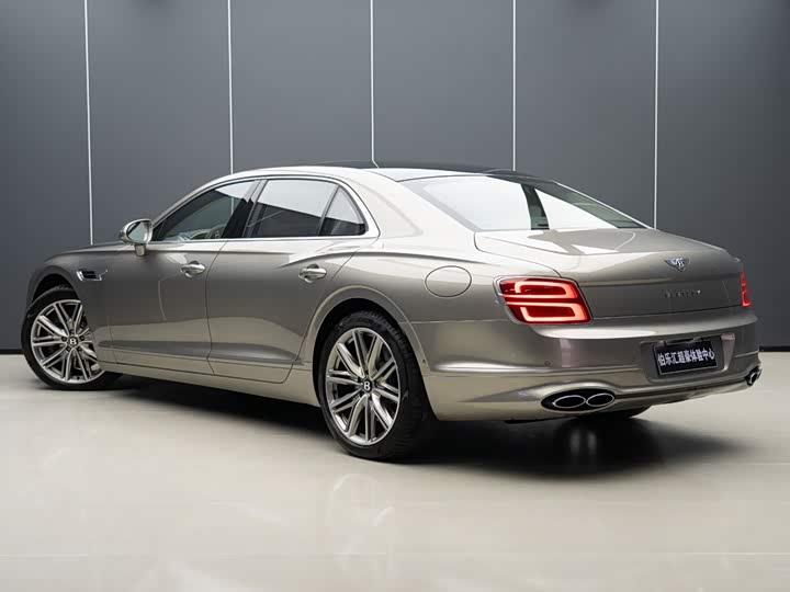 Bentley Flying Spur Hybrid, 2023 — фото 5 из 9