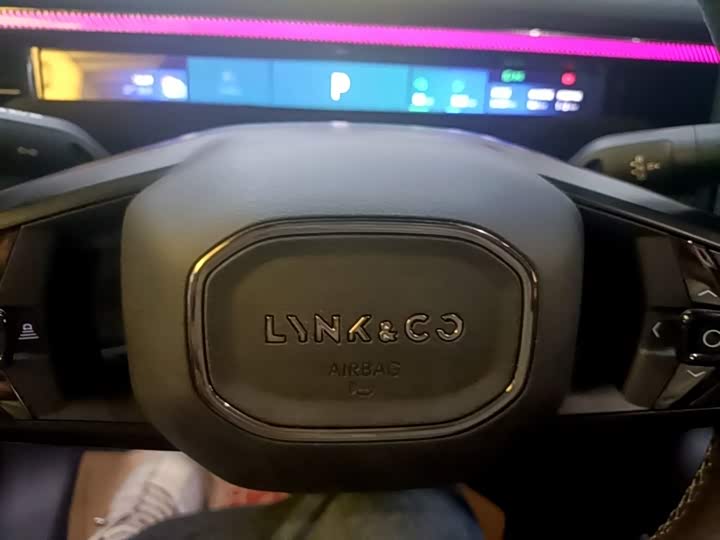 Lynk & Co 30 EM-P Hybrid, 2025 — фото 9 из 9