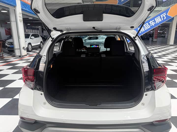 Toyota Yaris L Hatchback, 2022 — фото 8 из 9
