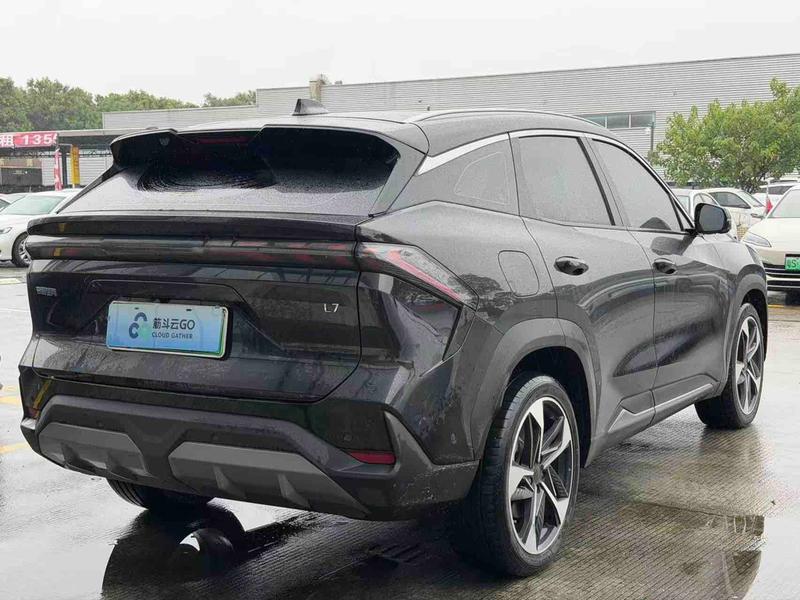 Geely Galaxy L7, 2024 — фото 6 из 11