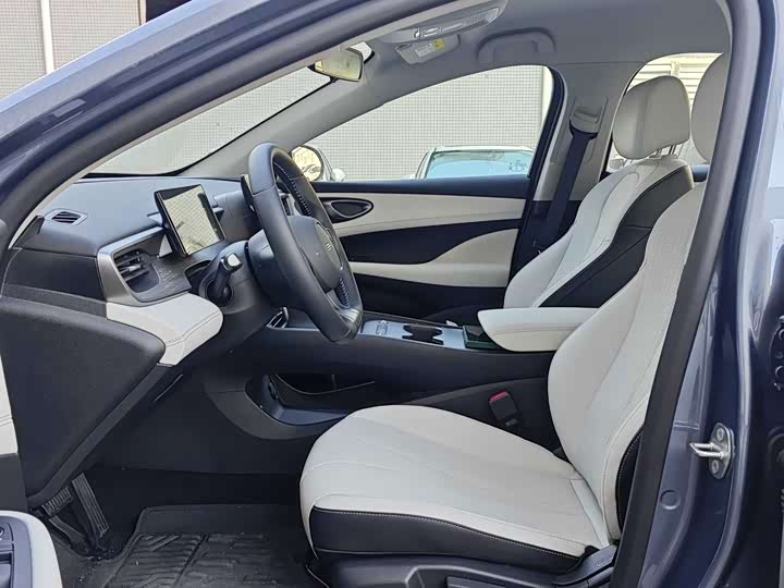 BYD Seal 05 DM-i Hybrid, 2026 — фото 8 из 9