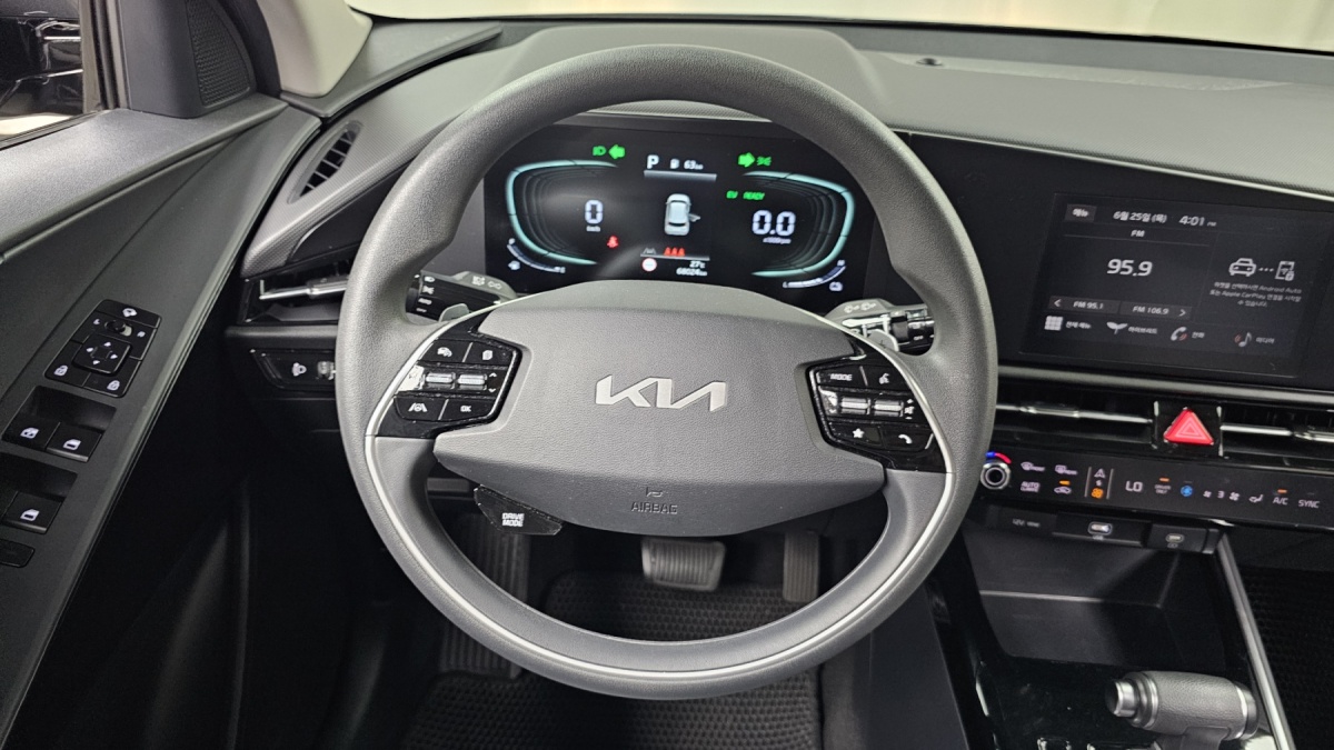 Kia Niro, 2022 — фото 12 из 12