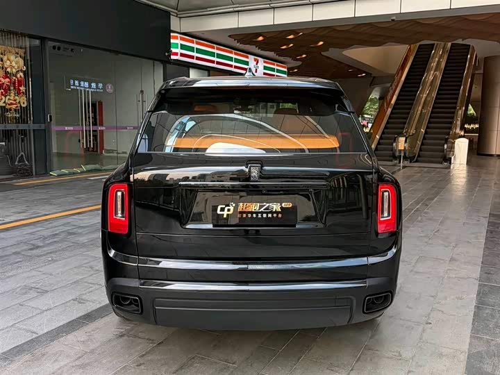 Rolls-Royce Cullinan, 2024 — фото 6 из 9