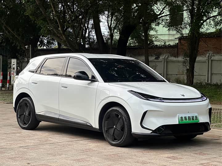 BAIC Arcfox T1, 2025 — фото 3 из 9