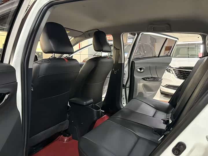 Toyota Yaris L Hatchback, 2022 — фото 3 из 9