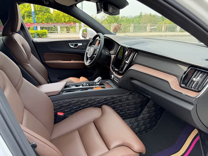 Volvo XC60, 2023 — фото 9 из 9