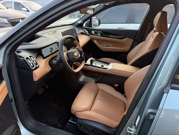 Geely Atlas L, 2025 — фото 2 из 3