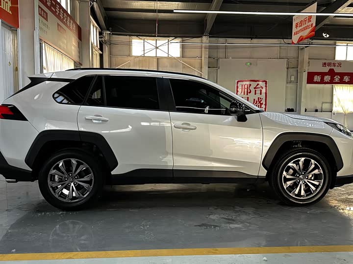 Toyota RAV4, 2023 — фото 4 из 9