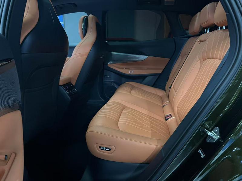 Lynk & Co 08 EM-P Hybrid, 2025 — фото 11 из 12