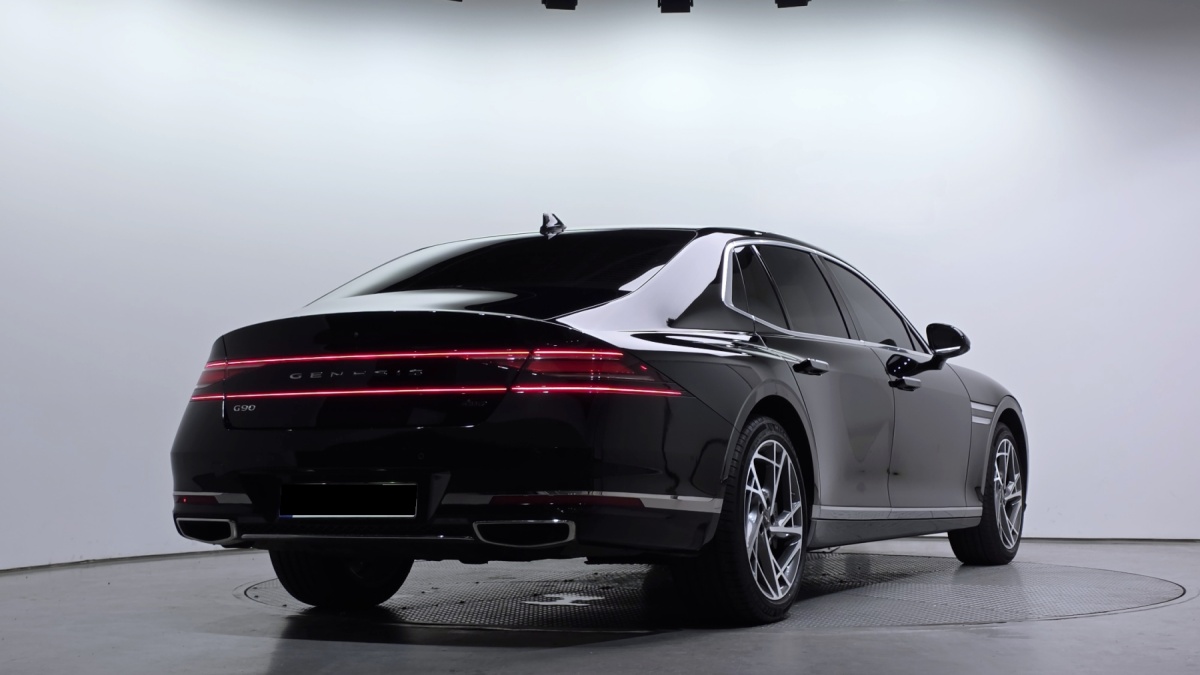 Genesis G90, 2023 — фото 2 из 12
