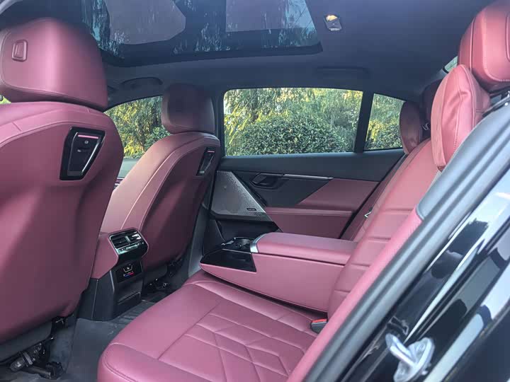 BMW 5 Series, 2025 — фото 7 из 9