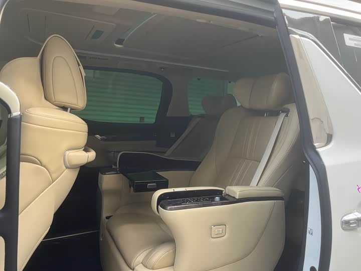 Toyota Vellfire, 2023 — фото 8 из 9