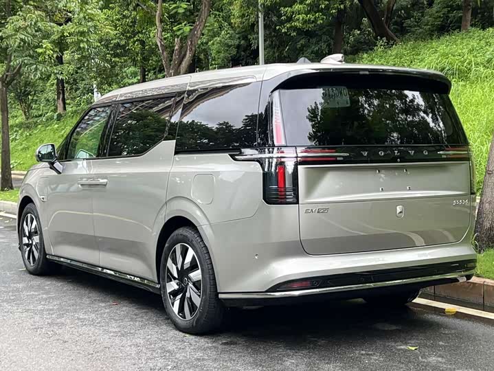 Volvo EM90, 2023 — фото 4 из 9