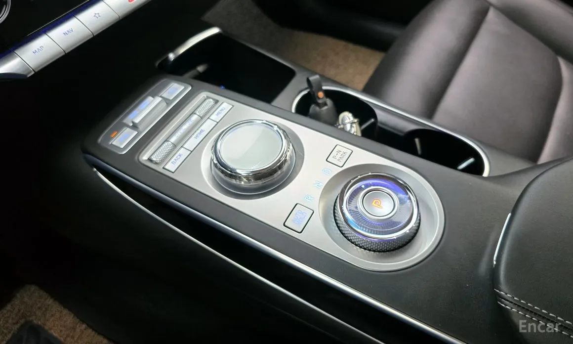 Genesis GV70, 2023 — фото 9 из 12