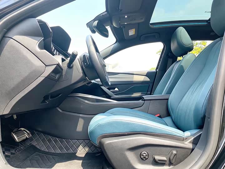 Peugeot 408X, 2023 — фото 9 из 9