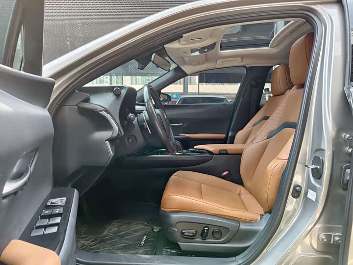 Lexus UX Hybrid, 2021 — фото 6 из 9