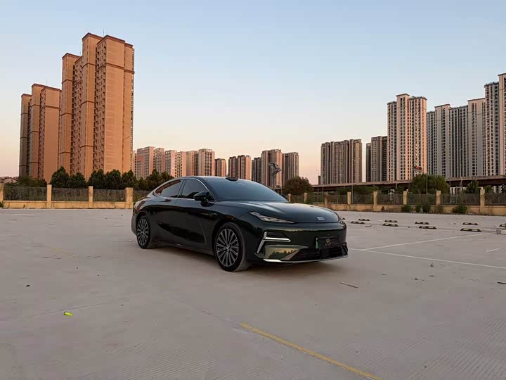Geely Galaxy Starshine 8 EM-i, 2025 — фото 3 из 9