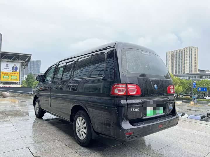 Dongfeng Forthing Lingzhi M5 EV, 2023 — фото 7 из 9