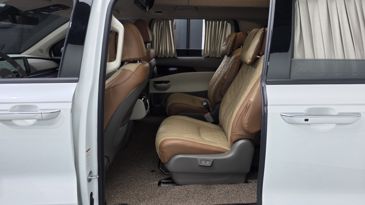 Kia Carnival, 2023 — фото 11 из 12