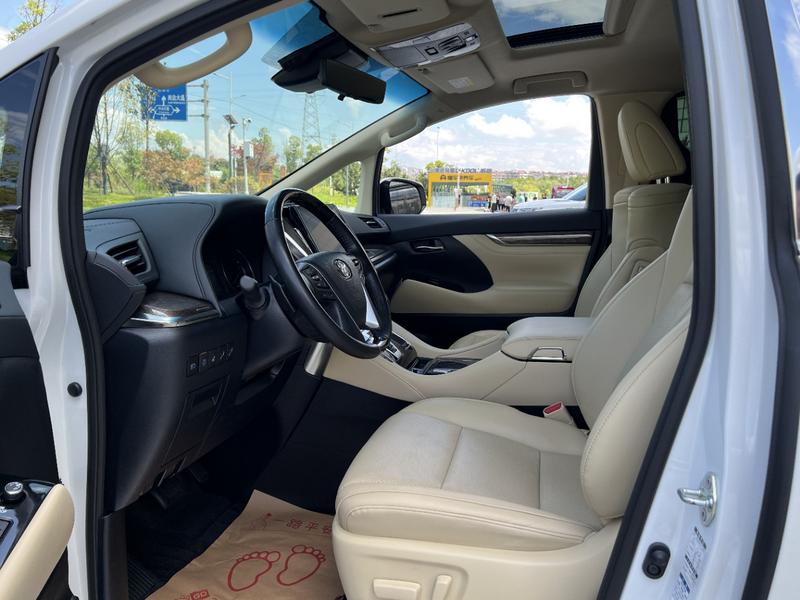 Toyota Alphard, 2023 — фото 8 из 10