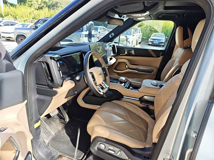 BYD FangChengBao Leopard 8, 2025 — фото 5 из 9