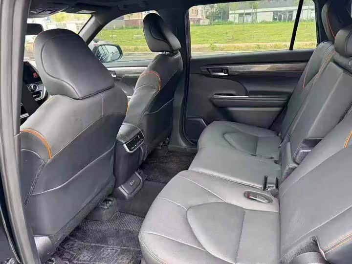 Toyota Crown Kluger, 2025 — фото 5 из 9