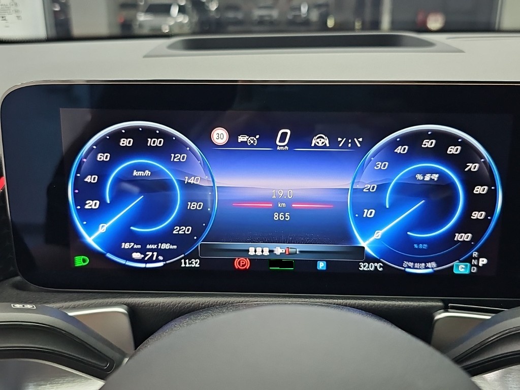 Mercedes-Benz EQB, 2025 — фото 6 из 12