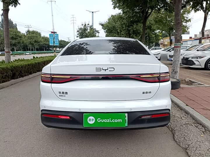 BYD Seal 05 DM-i Hybrid, 2025 — фото 6 из 9