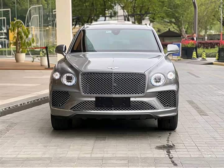 Bentley Bentayga, 2022 — фото 2 из 9