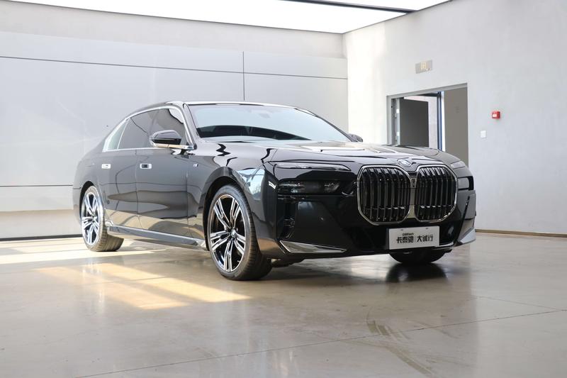 BMW 7 Series, 2025 — фото 3 из 12