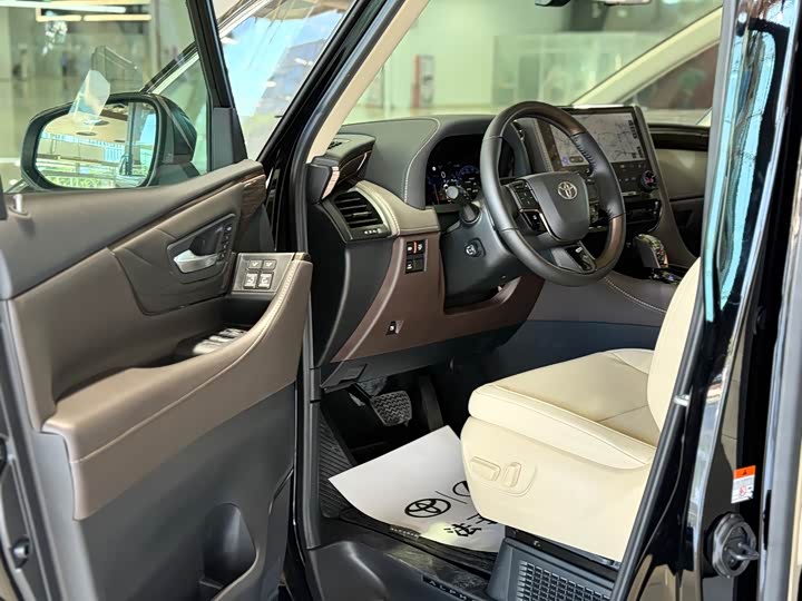Toyota Alphard, 2026 — фото 4 из 9