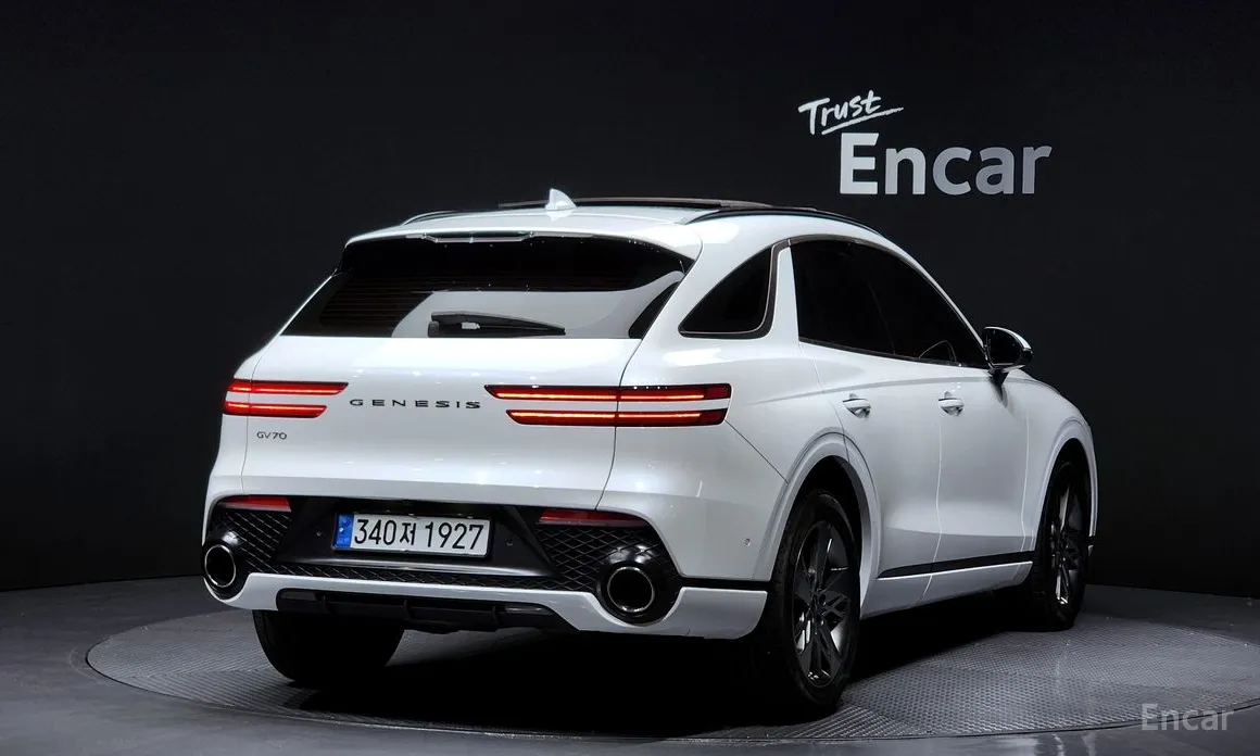 Genesis GV70, 2023 — фото 2 из 12