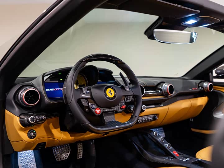 Ferrari 812, 2022 — фото 8 из 9