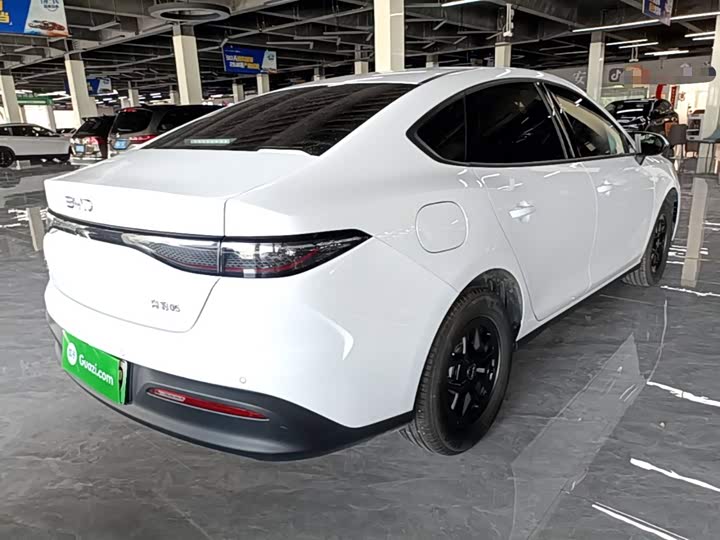 BYD Seal 05 DM-i Hybrid, 2026 — фото 7 из 9