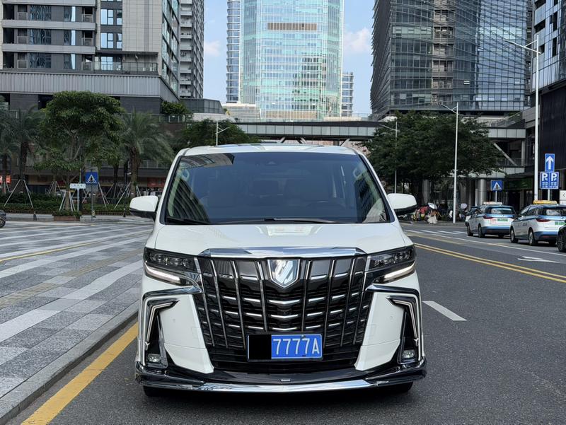 Toyota Alphard, 2022 — фото 2 из 12