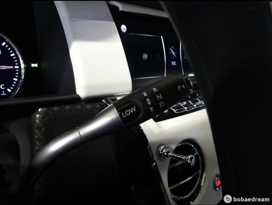 Rolls-Royce Cullinan, 2023 — фото 8 из 12