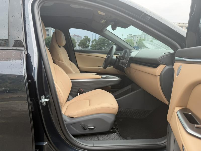 BAIC Arcfox Alpha T5, 2025 — фото 11 из 12