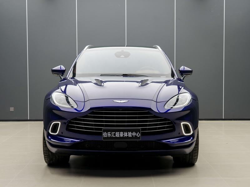 Aston Martin DBX, 2022 — фото 2 из 12