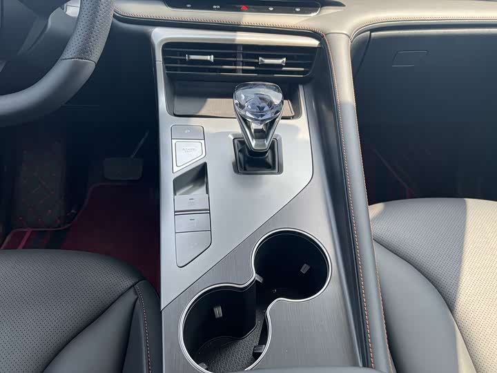 Roewe RX5, 2022 — фото 9 из 9