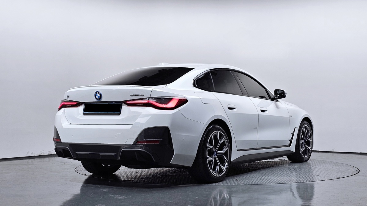 BMW i4, 2022 — фото 2 из 12