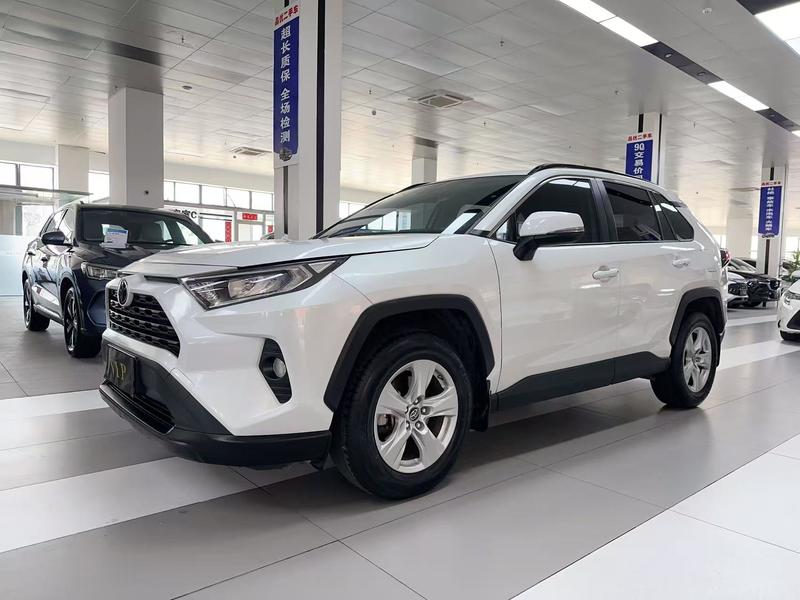 Toyota RAV4, 2022 — купить в Владимире под ключ