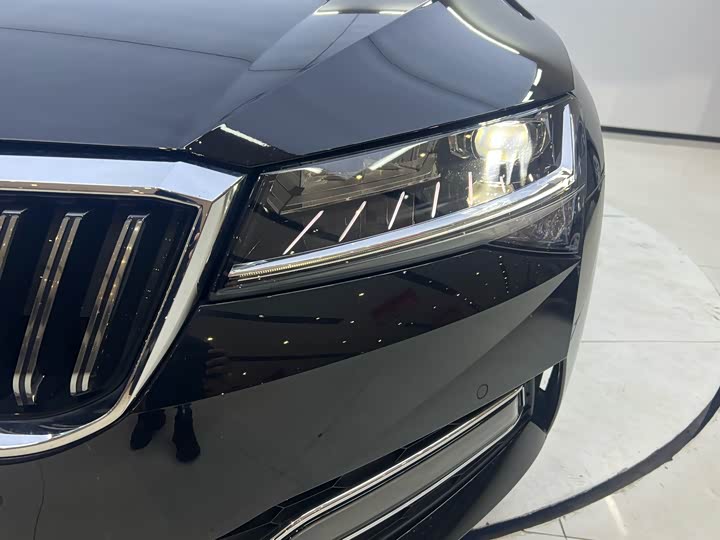 Skoda Superb, 2024 — фото 7 из 9