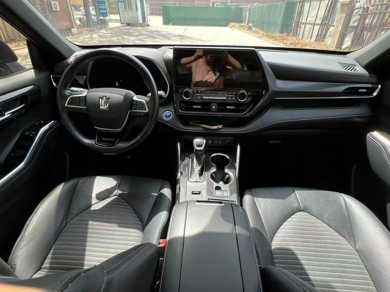 Toyota Crown Kluger, 2022 — фото 7 из 10