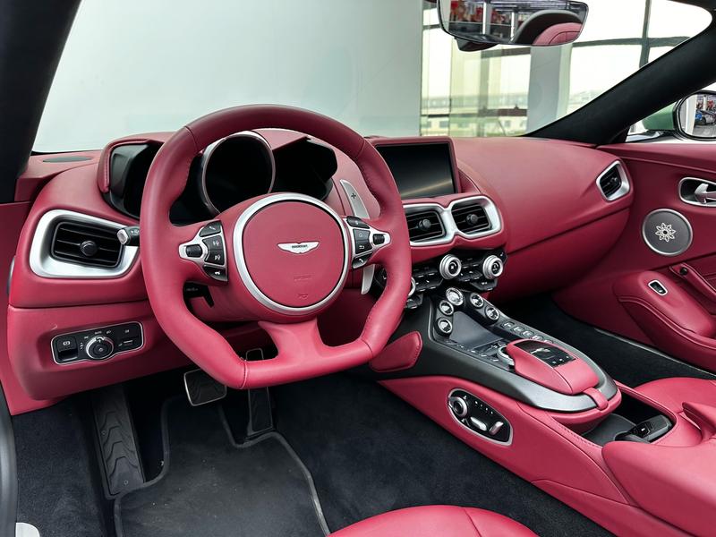 Aston Martin V8 Vantage, 2022 — фото 10 из 12