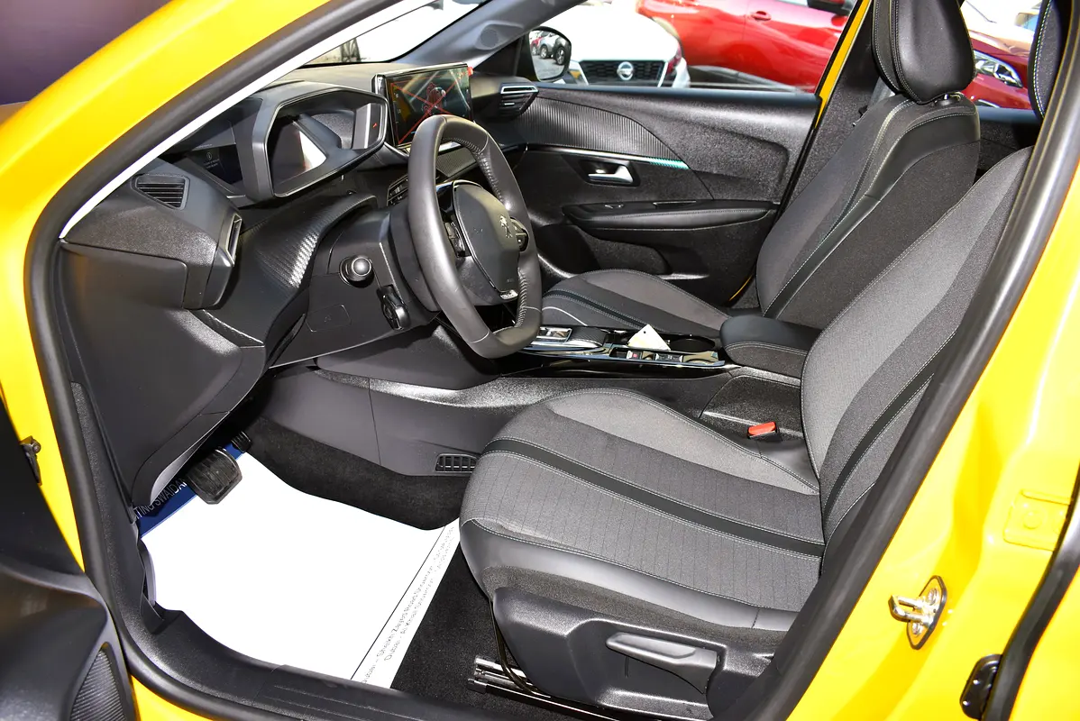 Peugeot e-208, 2023 — фото 9 из 10